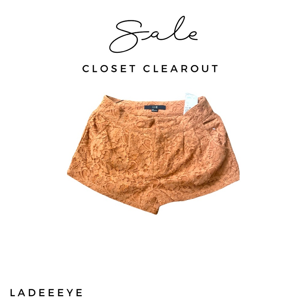 Forever XXI NWT Lace Overlay Shorts Size Small